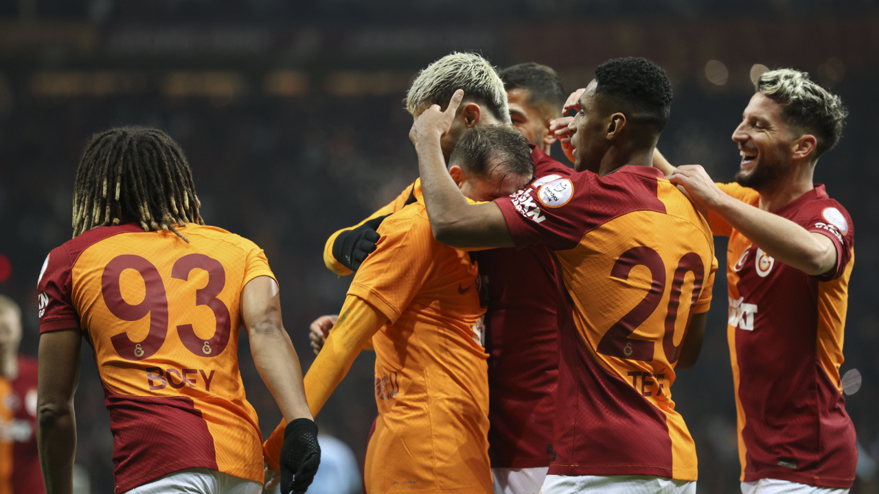 Galatasaray sahasında Adana Demirspor'u 3-1 mağlup etti