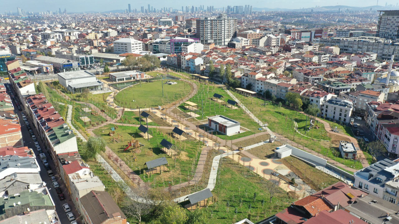 İstanbul Bayrampaşa'daki 45 bin metrekarelik millet bahçesi tamamlanıyor