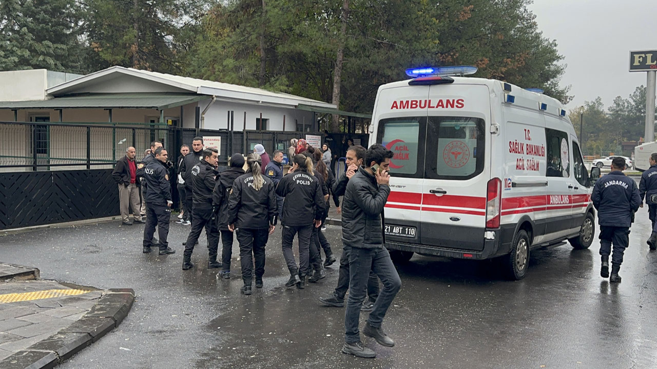 Diyarbakır Adliyesinde kavga çıktı: 1'i polis, 2 kişi yaralandı!