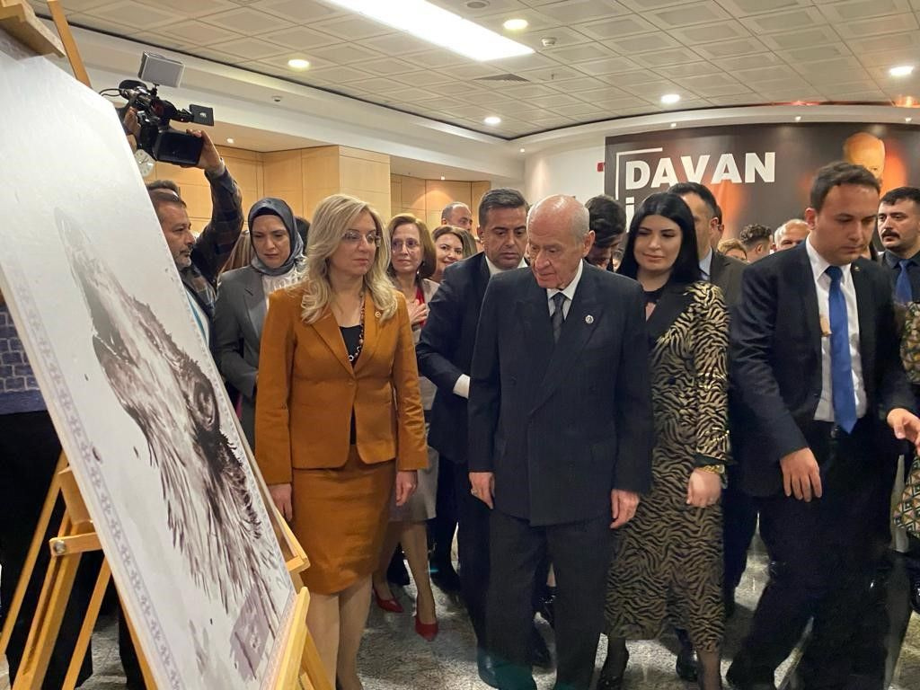 MHP lideri Bahçeli, “Yeni Yüzyılın Kara Kalem Sergisi”ne katıldı