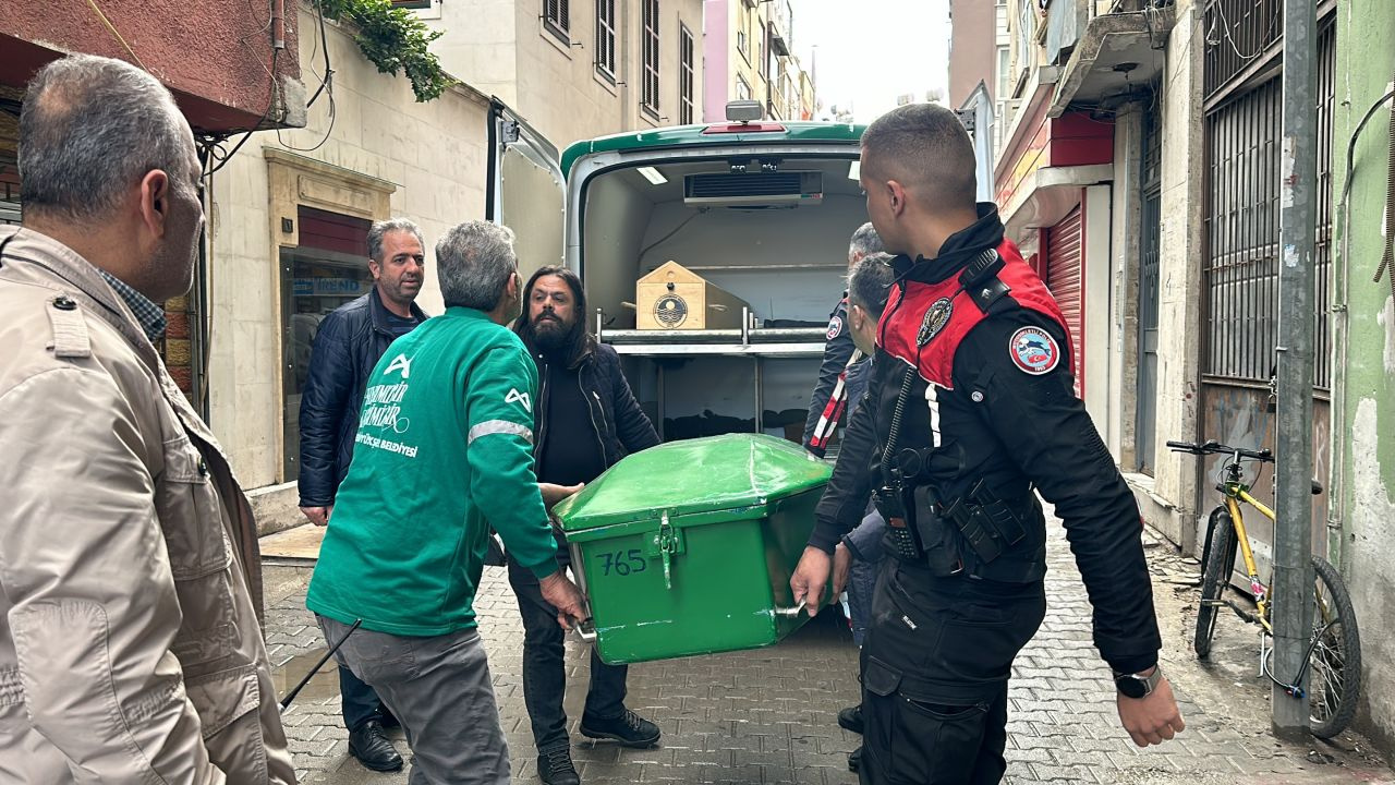 Kız arkadaşını evinde öldürdü, taksiyle kaçtı! Mersin'de genç İrem'e yapılan vahşet...