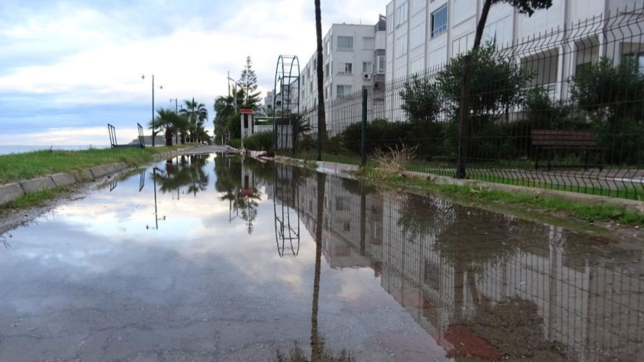 Mersin'de sağanak yağış sabaha kadar etkili oldu