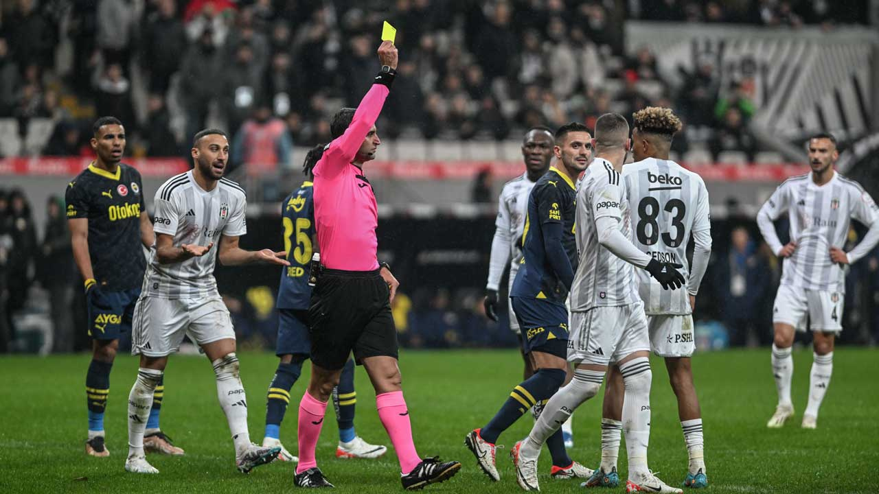 Erman Toroğlu'ndan derbi hakemi Atilla Karaoğlu'na sert sözler: VAR maçı da hakemi de kurtardı