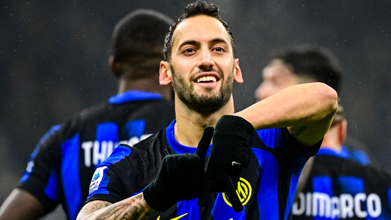 Hakan Çalhanoğlu 1 gol 1 asistle yıldızlaştı Inter farka gitti