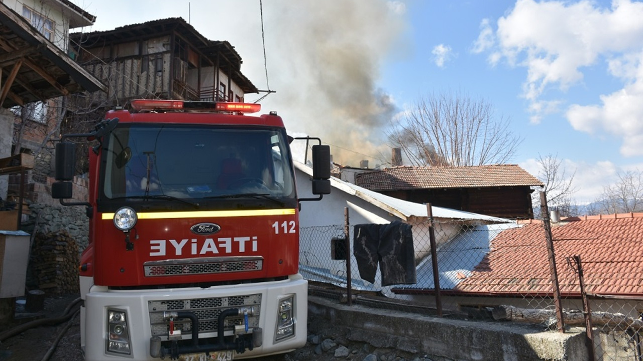 Kastamonu'da köyde çıkan yangın büyümeden söndürüldü