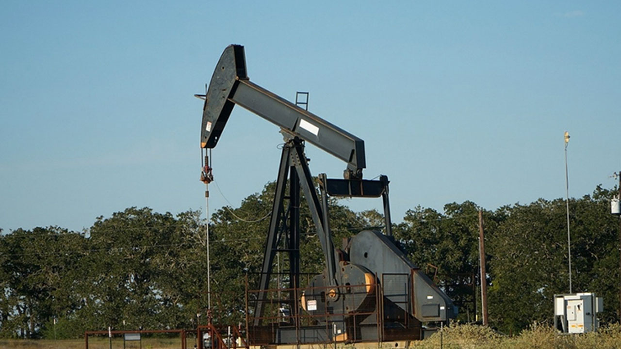 Fitch Ratings 2024 petrol fiyatı tahminini yükseltti