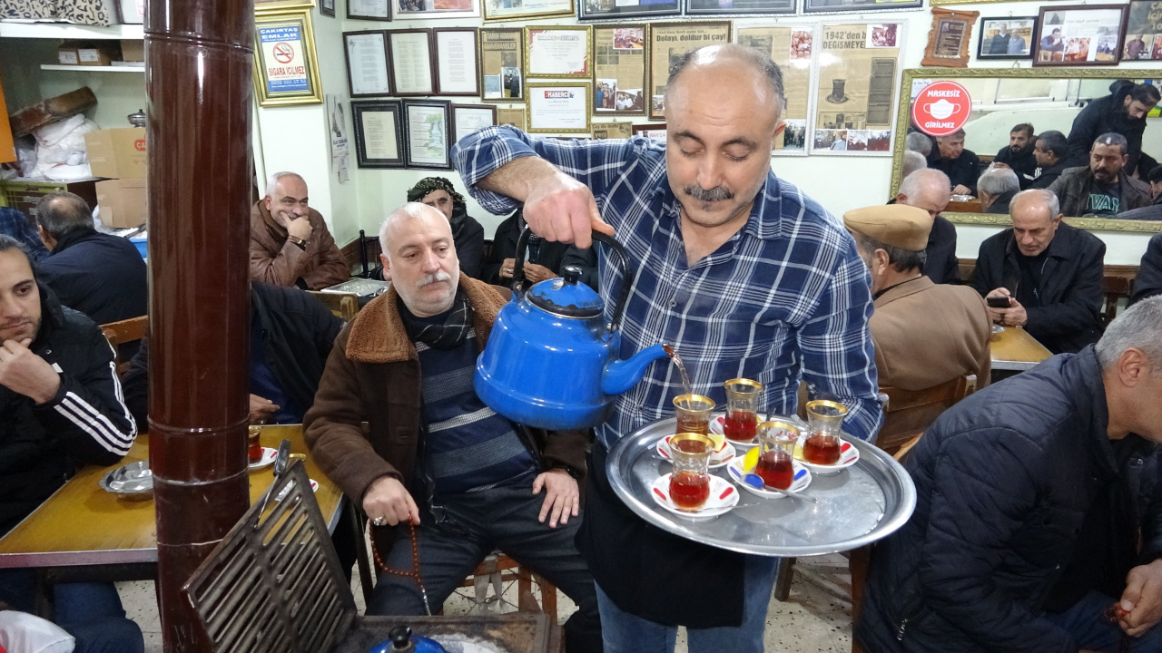 Van’da 81 yıllık çay evi nostaljiyi yaşatıyor