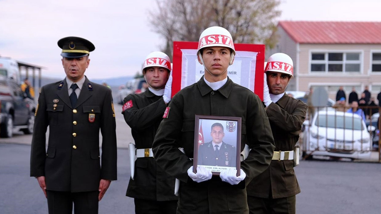 Şehit Teğmen Eril Alperen Emir için Şırnak'ta tören yapıldı