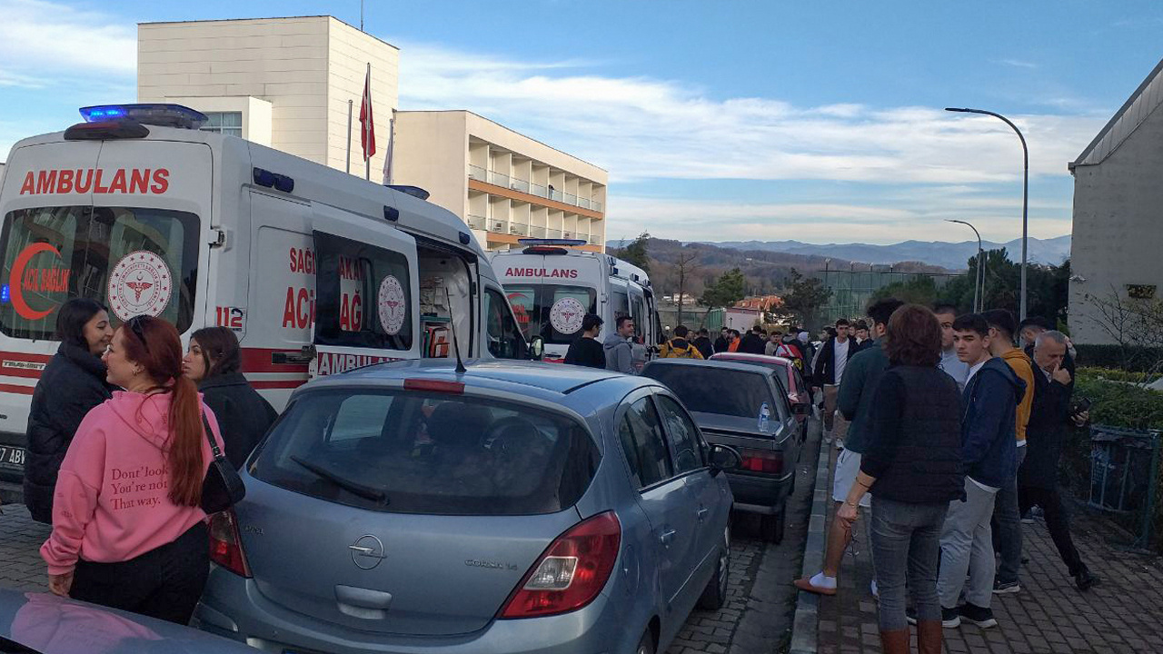 Zonguldak'ta 34 öğrenci gıda zehirlenmesi şüphesiyle hastaneye kaldırıldı