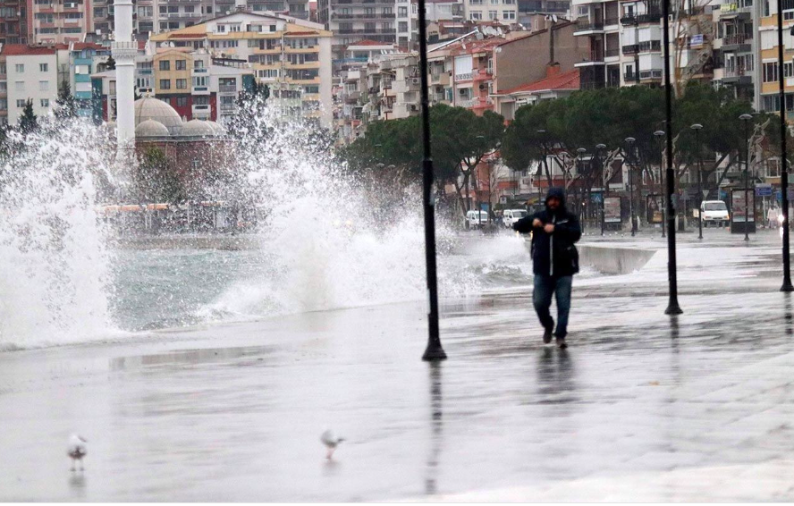 Meteoroloji sarı kodla son dakika uyardı! Trakya'da fırtına İstanbul'da sel, yıldırım...