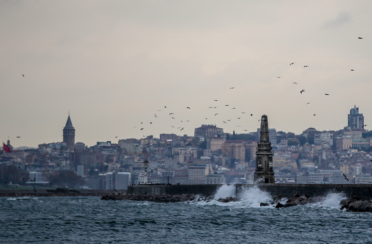 Meteoroloji sarı kodla son dakika uyardı! Trakya'da fırtına İstanbul'da sel, yıldırım...