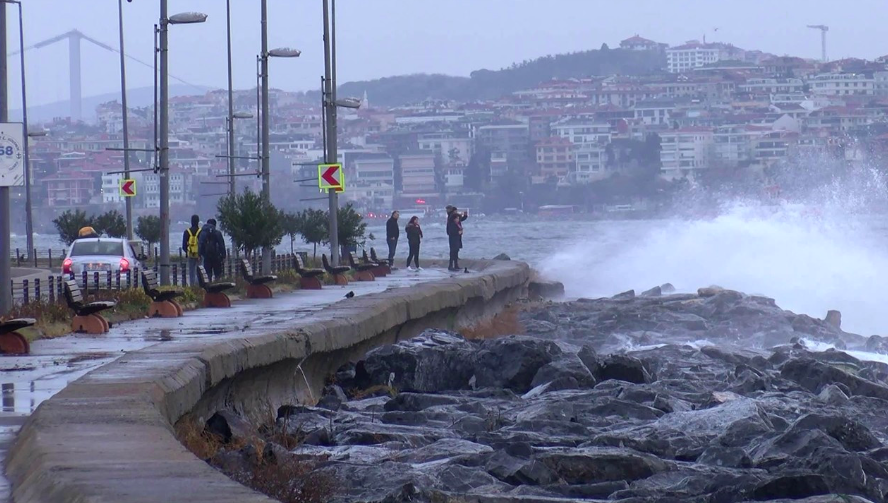 Meteoroloji sarı kodla son dakika uyardı! Trakya'da fırtına İstanbul'da sel, yıldırım...