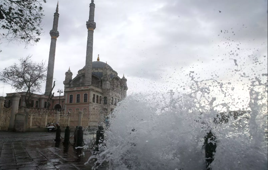 Meteoroloji sarı kodla son dakika uyardı! Trakya'da fırtına İstanbul'da sel, yıldırım...