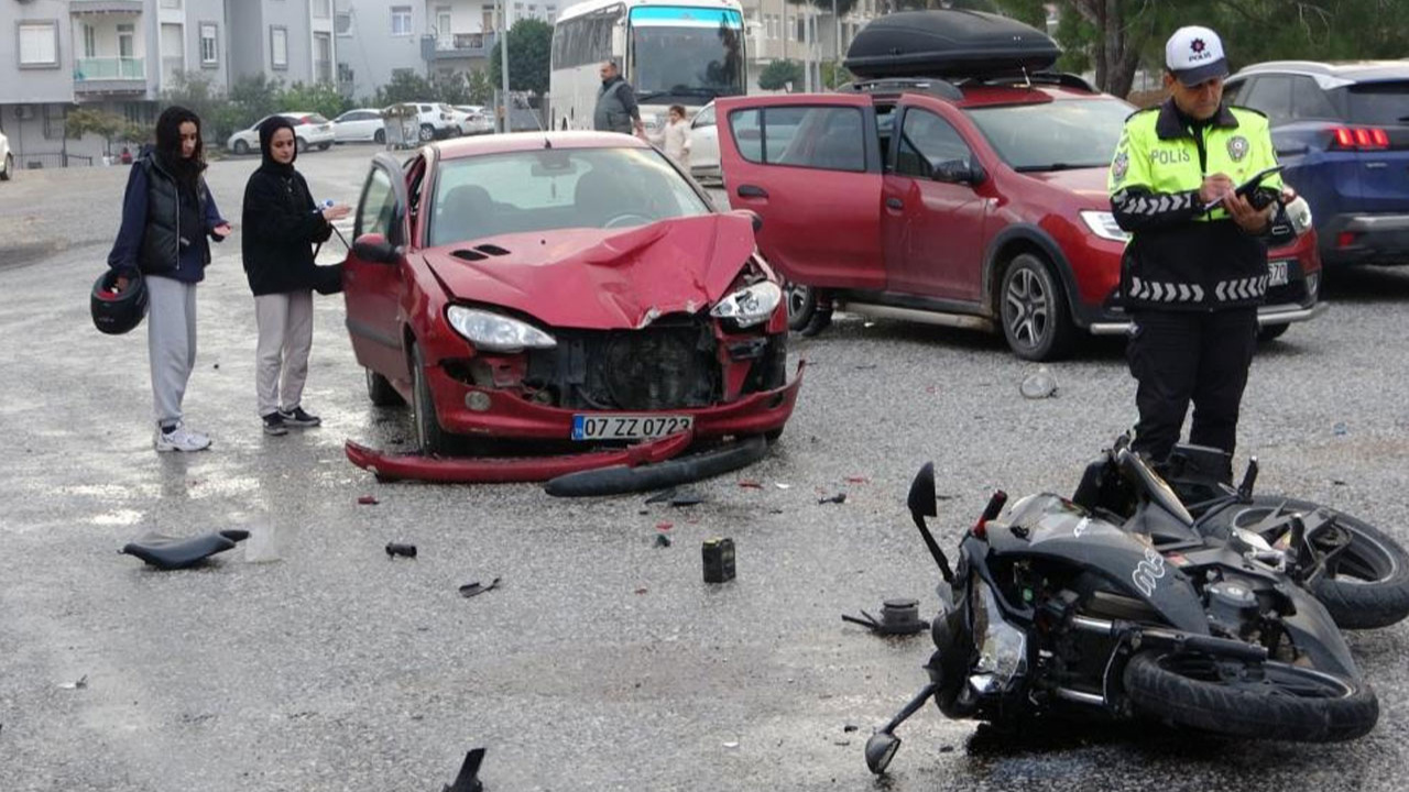 Otomobil ve motosiklet çarpıştı, sürücüler ehliyetsiz çıktı!