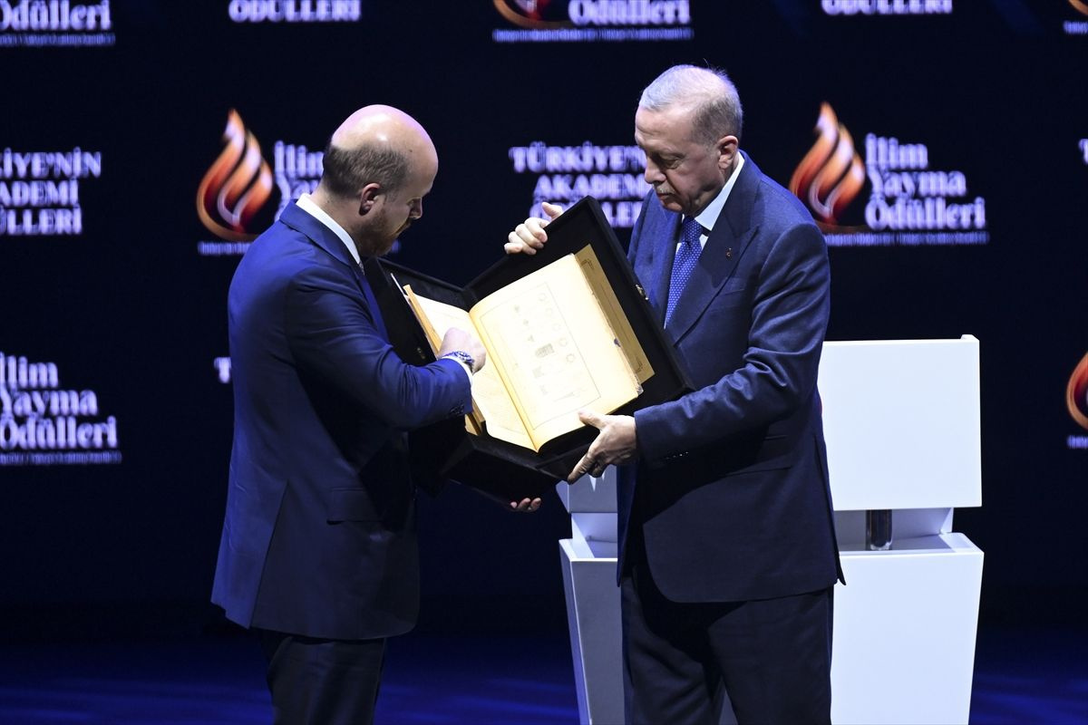 Bilal Erdoğan'dan Cumhurbaşkanı Erdoğan'a hediye! İlim Yayma Ödülleri sahiplerini buldu