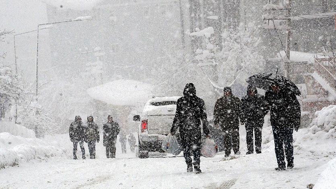 Meteoroloji ve uzmanlardan peş peşe uyarılar! İstanbul'a kar geliyor, sıcaklık düşecek