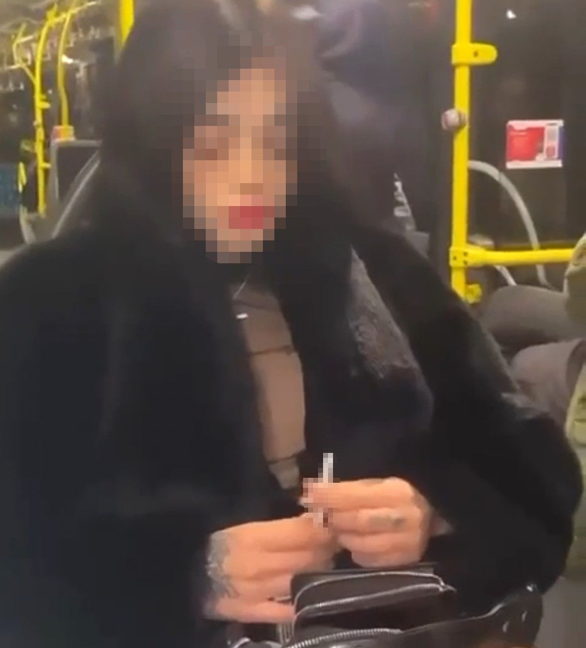 Rezalet! 3 kadın metrobüste uyuşturucu hazırladı! Polis evlerine operasyon düzenledi