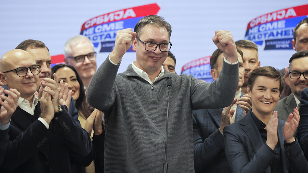 Sırbistan seçimlerinin kazananı belli oldu zaferlerini ilan ettiler