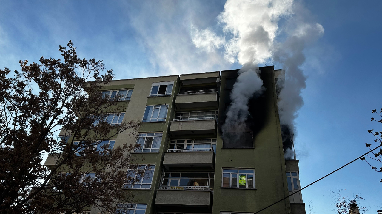 Konya'da 5. kattaki dairede çıkan yangın korkuttu