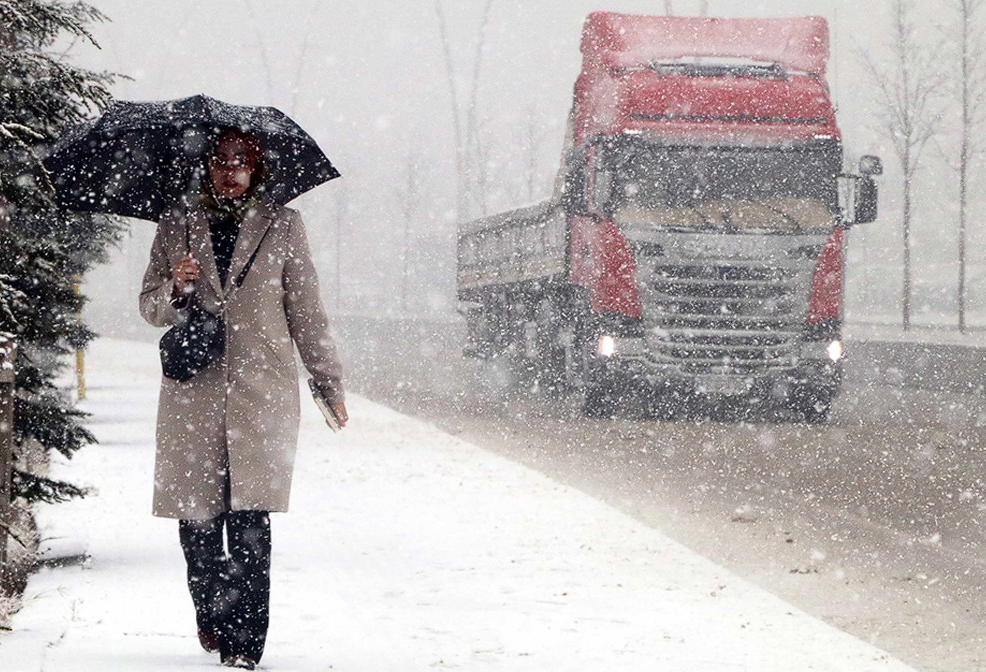 İstanbul'un kar hasreti bitiyor! Kesin tarih belli oldu! Meteoroloji son verileri açıkladı: Kuvvetli yağış ve fırtına bekleniyor