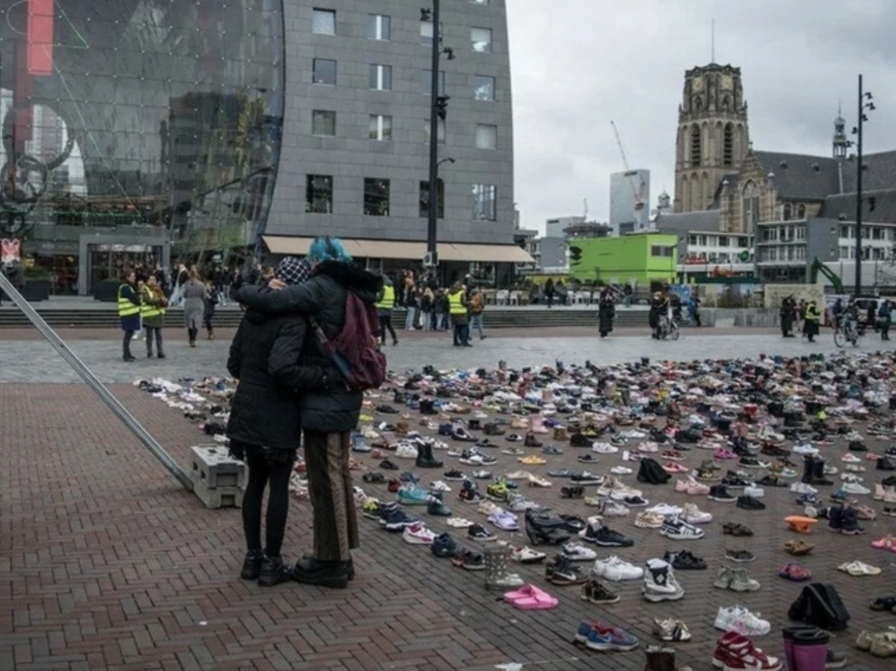 8 bin çift çocuk ayakkabısı bırakıldı! Hollanda Filistin'i unutmadı