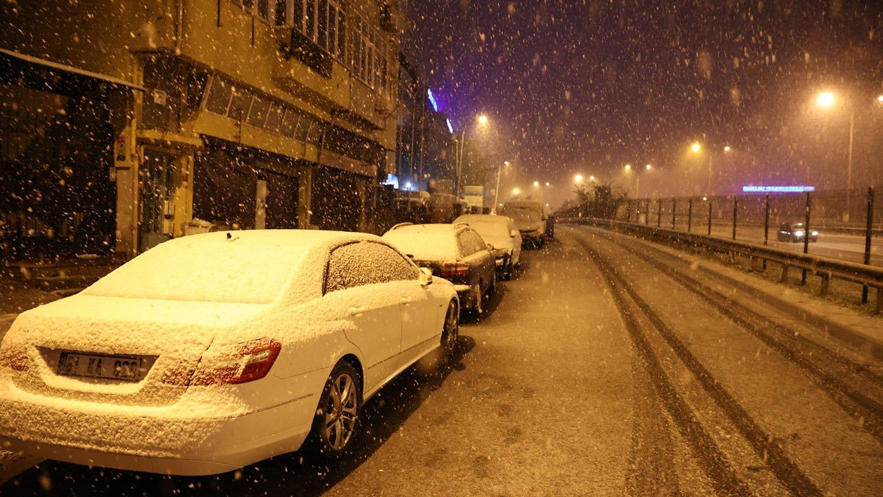 Kar ve fırtına Türkiye'yi etkisi altına alacak, meteoroloji İstanbul için de kritik gün verdi!