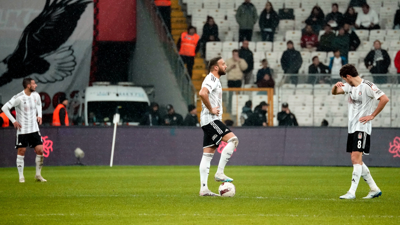 Beşiktaş ligin ilk yarısında istikrarı sağlayamadı, 15 puan geride kaldı