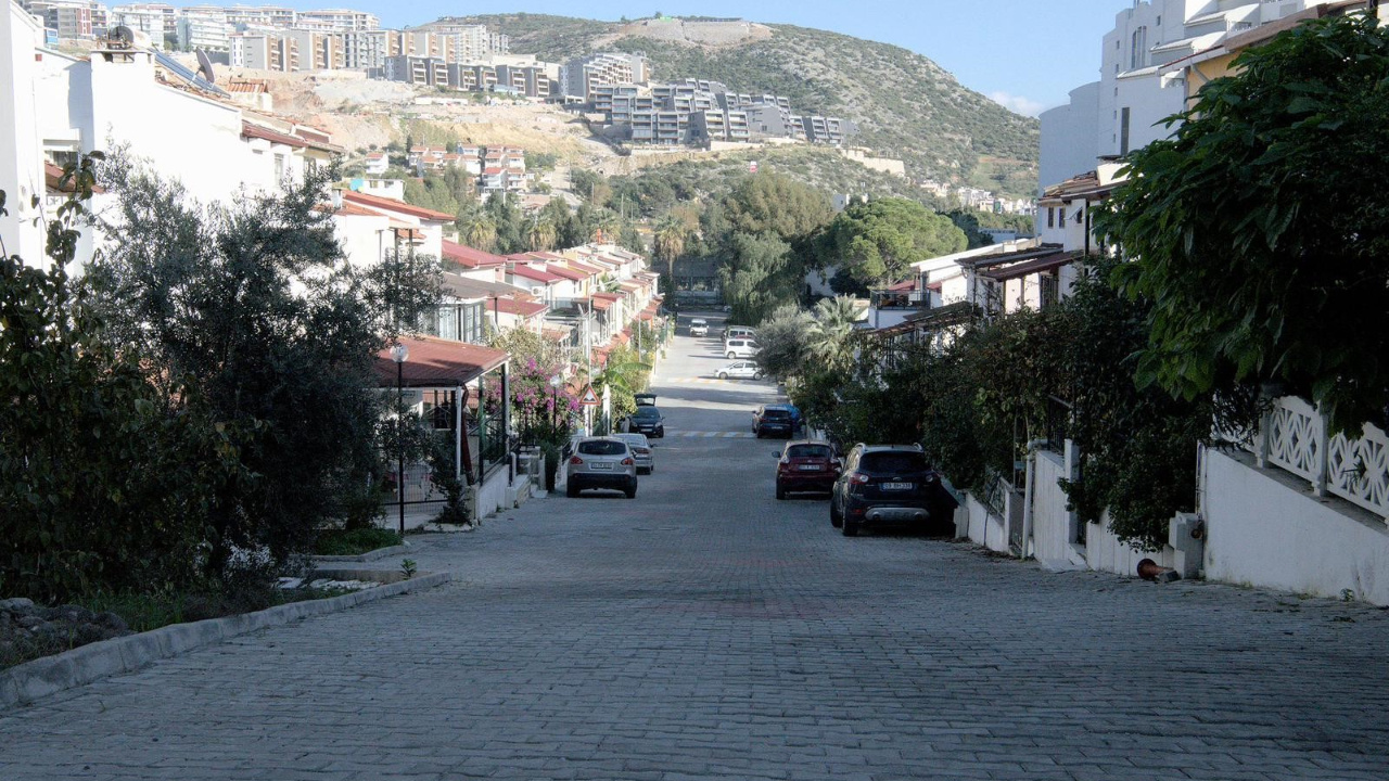 Kuşadası Hacıfeyzullah Mahallesi yeni yollarına kavuştu