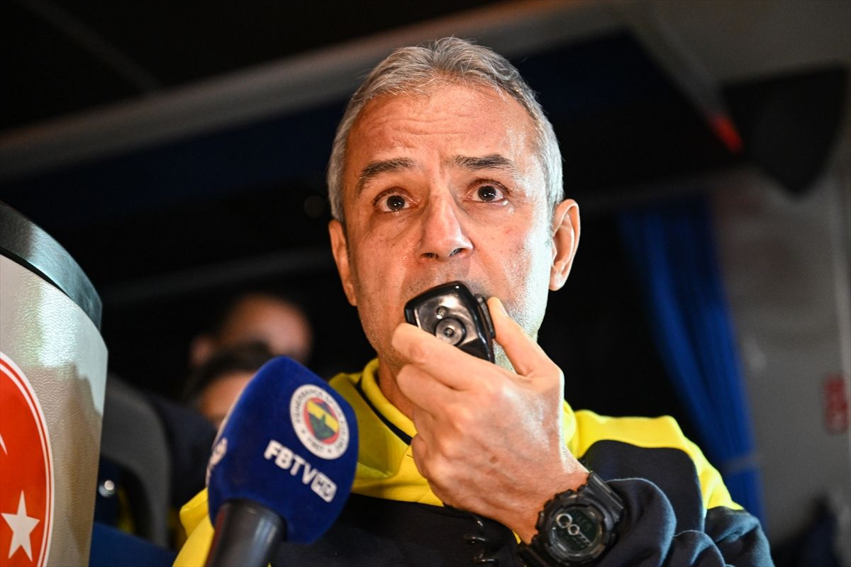 Fenerbahçe ve Galatasaray kafilesi Türkiye'ye döndü taraftardan çoşkulu karşılama