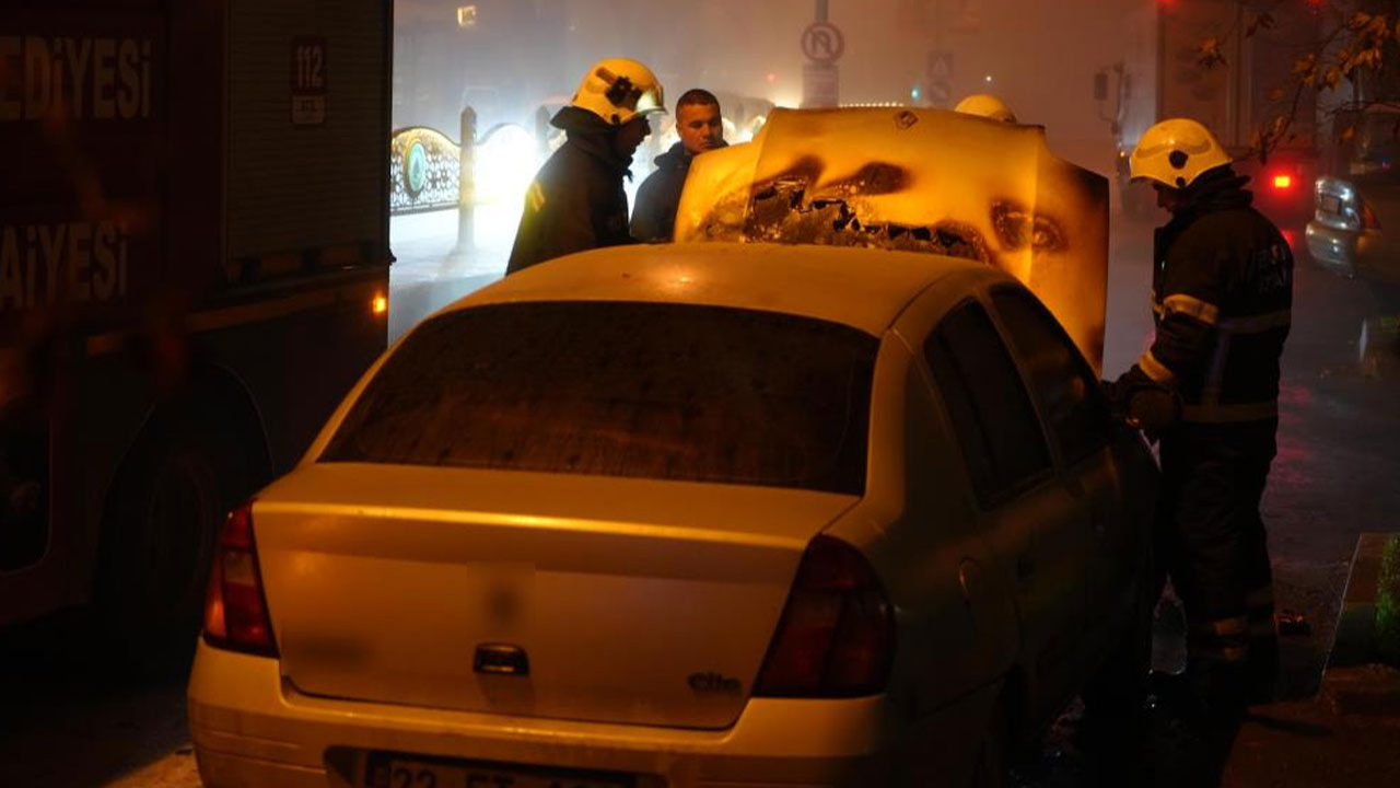 Edirne’de seyir halindeki otomobil alevlere teslim oldu