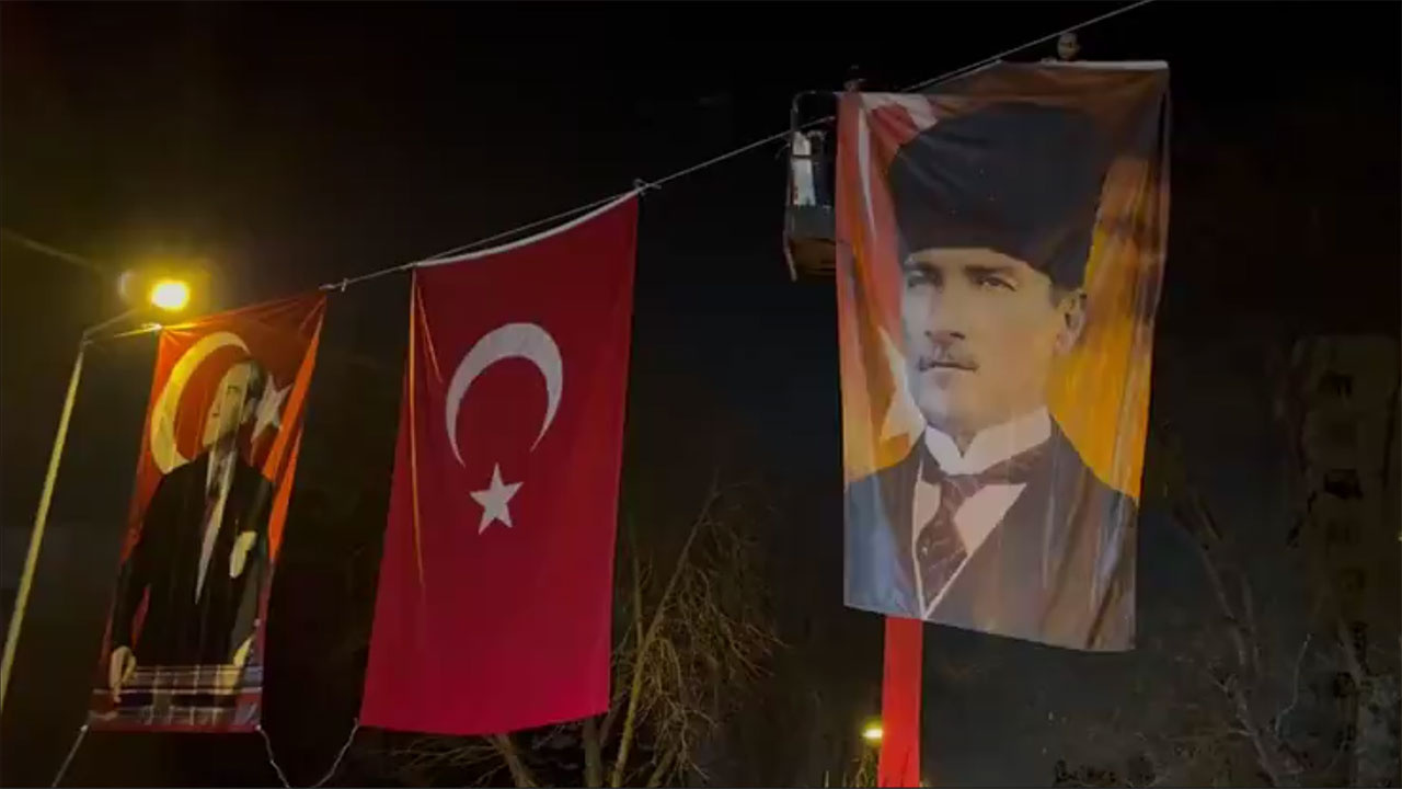 İşte Suudi'lerin Ankara'daki yeni manzarası! Mansur Yavaş bayrak ve Atatürk posterleriyle donattı