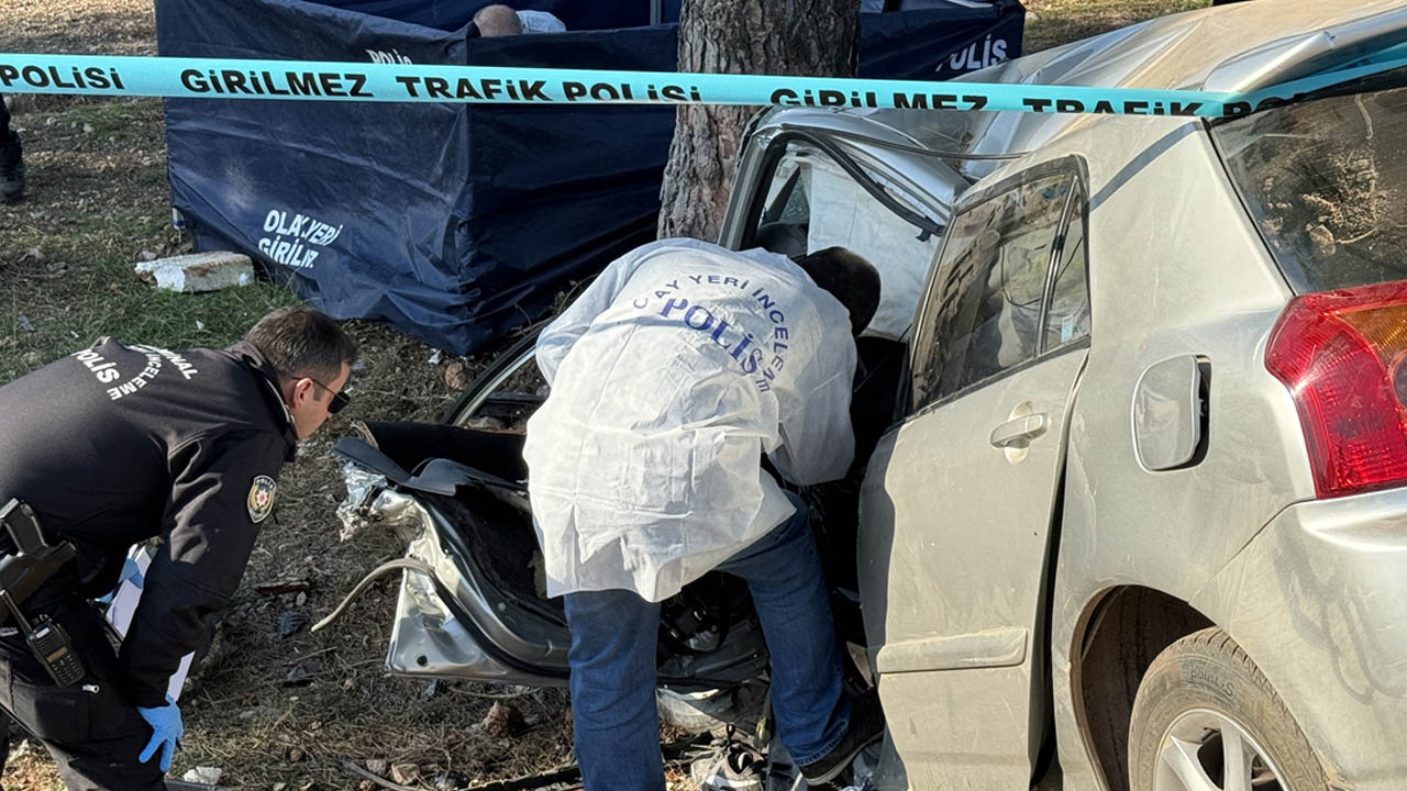 Antalya'da şarampole devrilen otomobildeki genç öldü, 8 yaşındaki çocuk yaralandı
