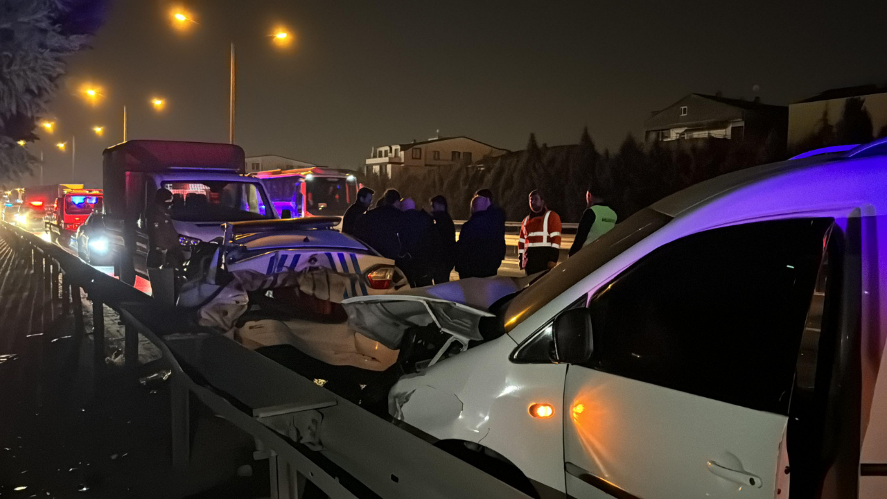Göçmen kaçakçıları kaçmak için polis araçlarına çarptı! 4'ü polis 18 kişi yaralandı