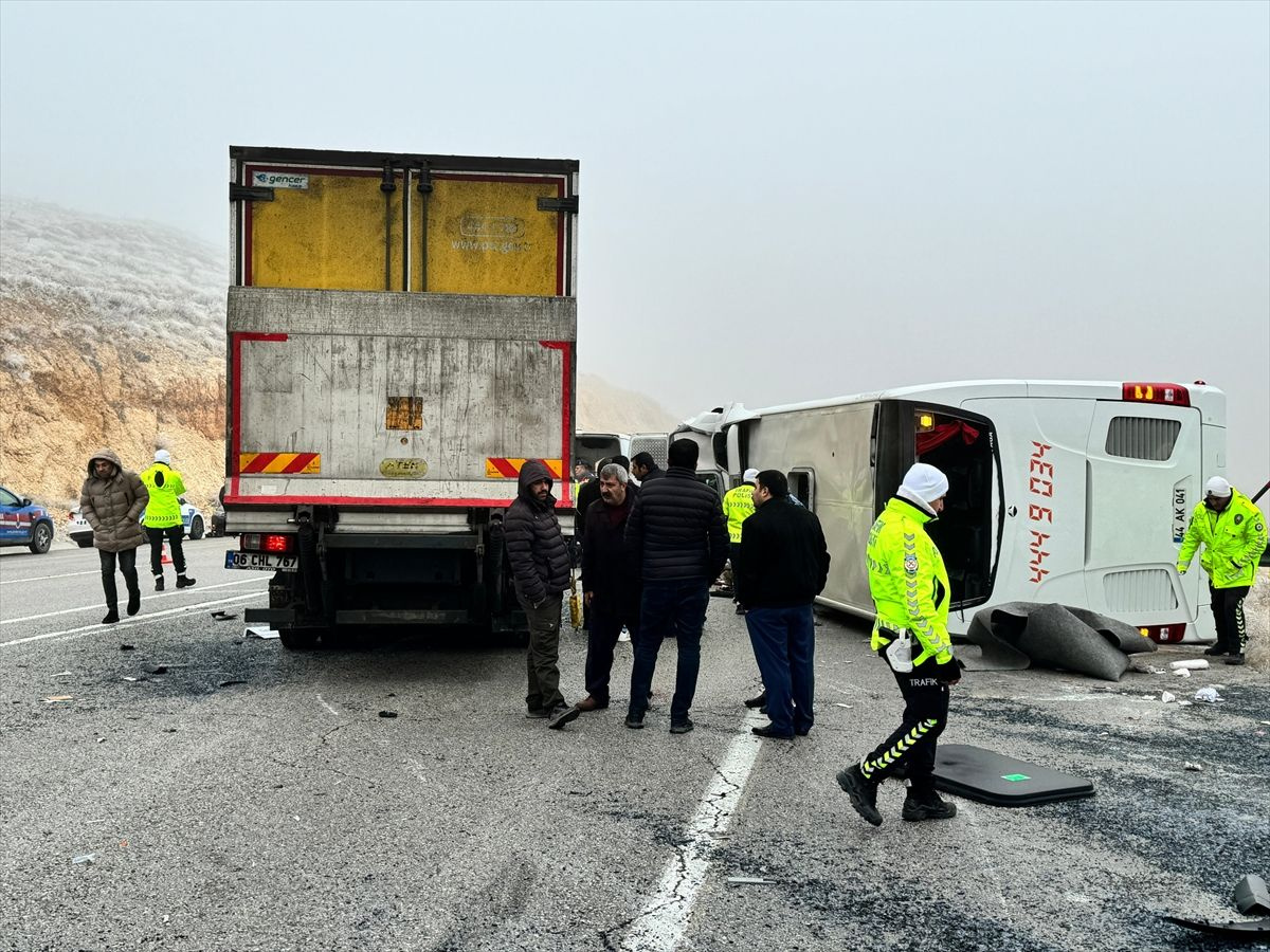 Malatya'da kahreden kaza! Yolcu otobüsü devrildi: Çok sayıda ölü ve yaralı var