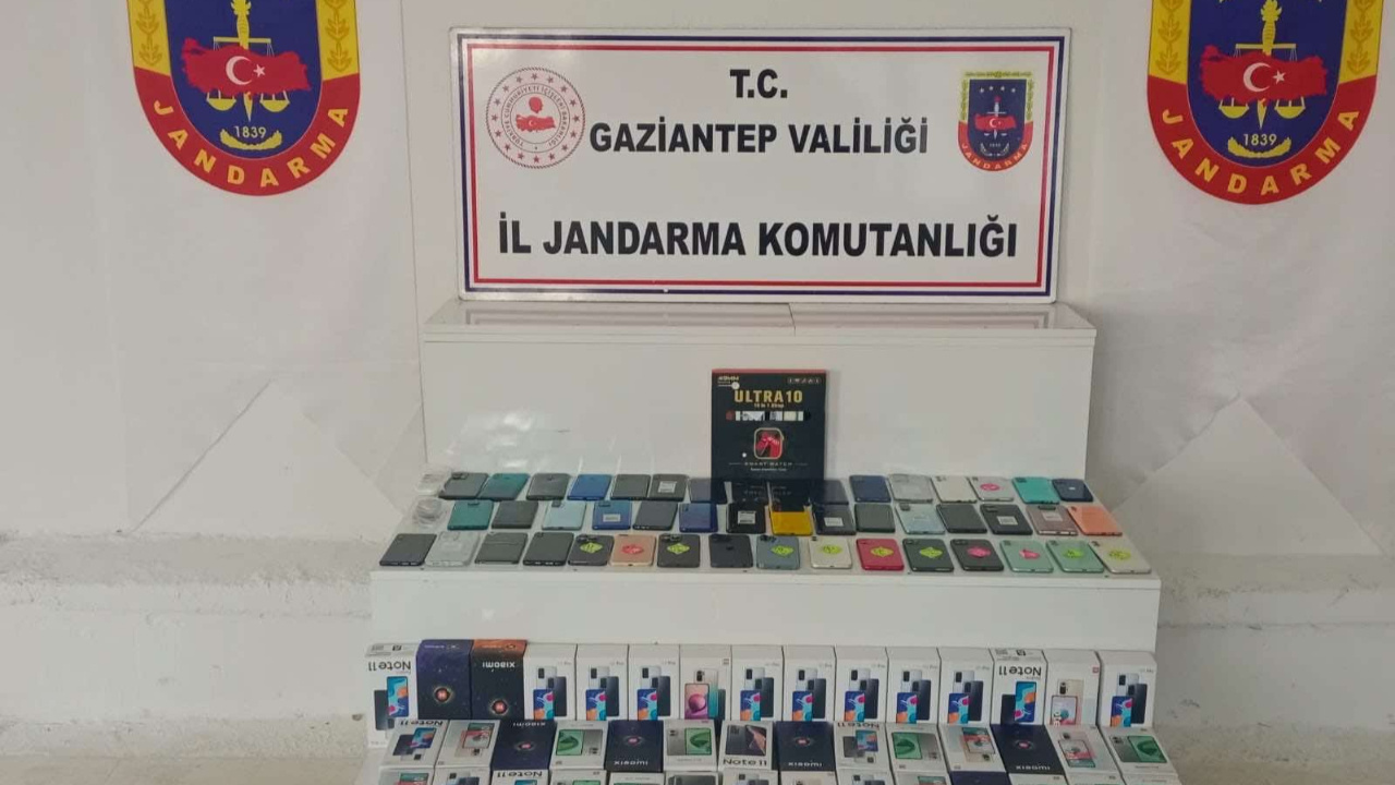 Gaziantep'te 2 milyon lira değerinde kaçak cep telefonu ele geçirildi