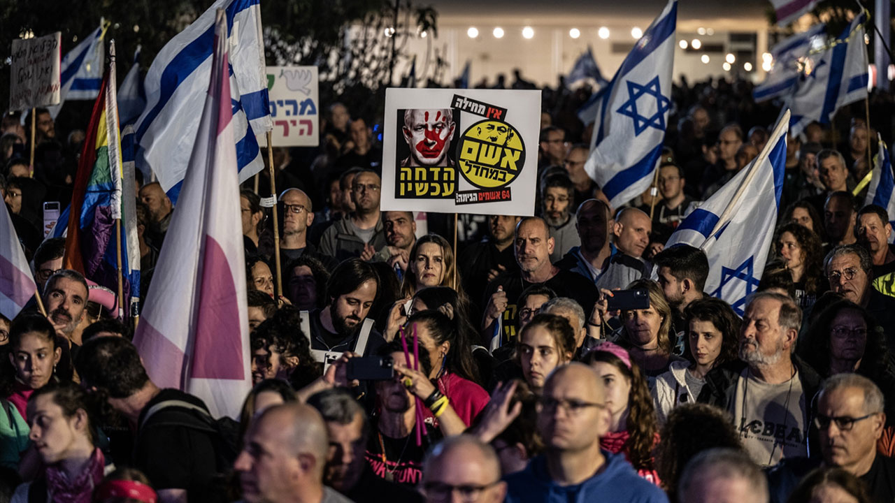 İsrailliler Netenyahu'ya karşı meydanlara döküldü