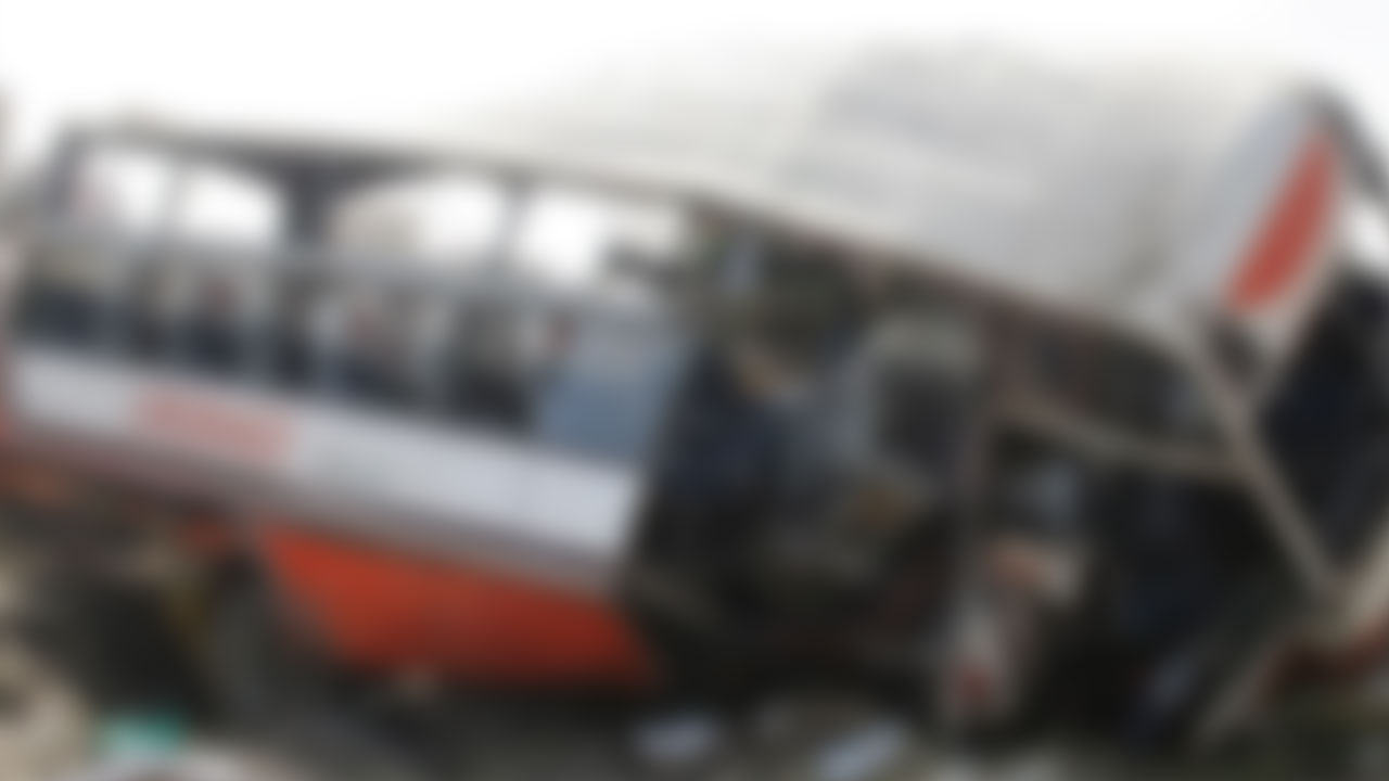 Yolcu otobüsü ile minibüs çarpıştı! 15 kişi hayatını kaybetti