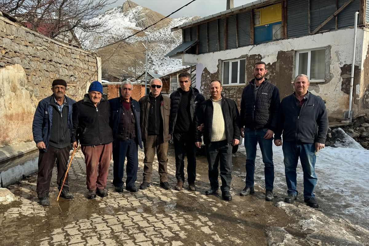 Bayburt'ta bu köyde herkes birbirine düştü küslük oldu aday krizini böyle aştılar şimdi herkes mutlu