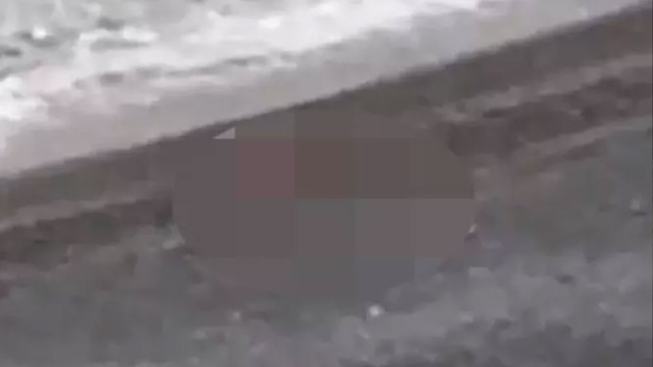 Buz gibi havada sahilde çırıl çıplak cinsel ilişkiye girdiler! Yer: Zonguldak Kızlar Plajı