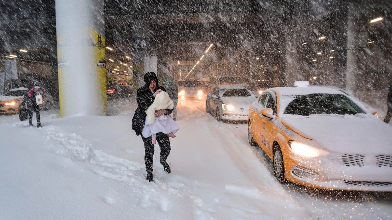 Meteoroloji il il uyardı: Yoğun kar geliyor! Bir açıklama da İstanbul için geldi
