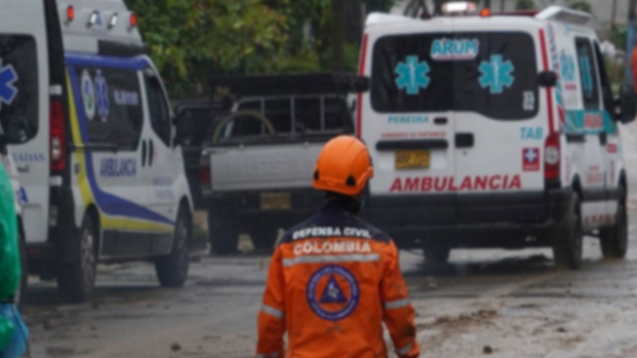 Otoyolda toprak kayması sonucu 18 kişi öldü, 35 kişi yaralandı
