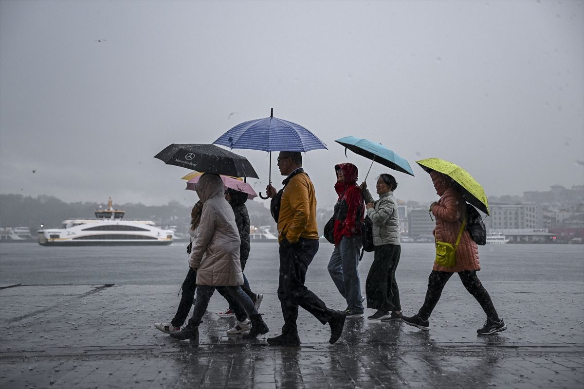 Meteoroloji yeni hafta için uyardı: Önce fırtına, sonra kuvvetli sağanak! İstanbul'da salı günü...