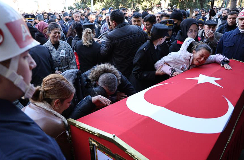 Türkiye şehitlerini uğurluyor! 6 ilden feryat sesleri yükseldi, gözyaşları sel oldu