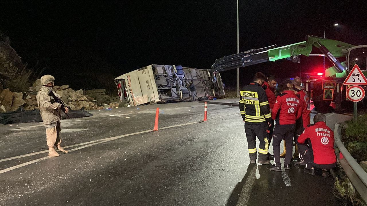 Mersin'de yolcu otobüsü devrildi: 9 ölü, 30 yaralı