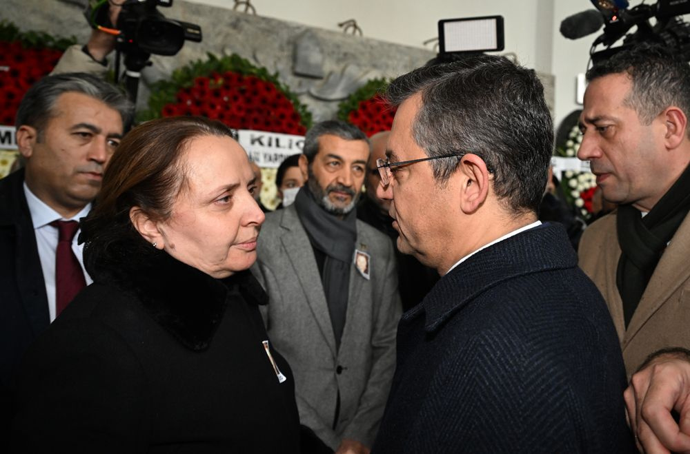 CHP lideri Özgür Özel ve Kemal Kılıçdaroğlu cenaze törenine katıldı