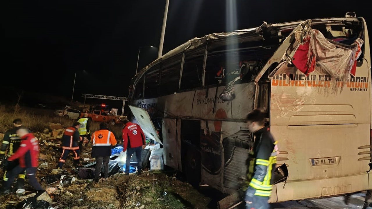 Mersin'de yolcu otobüsü devrildi: 9 ölü, 30 yaralı