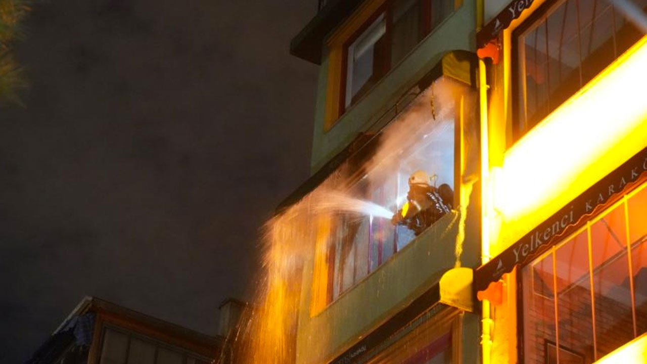 Beyoğlu’nda 4 katlı apart otelde korkutan yangın