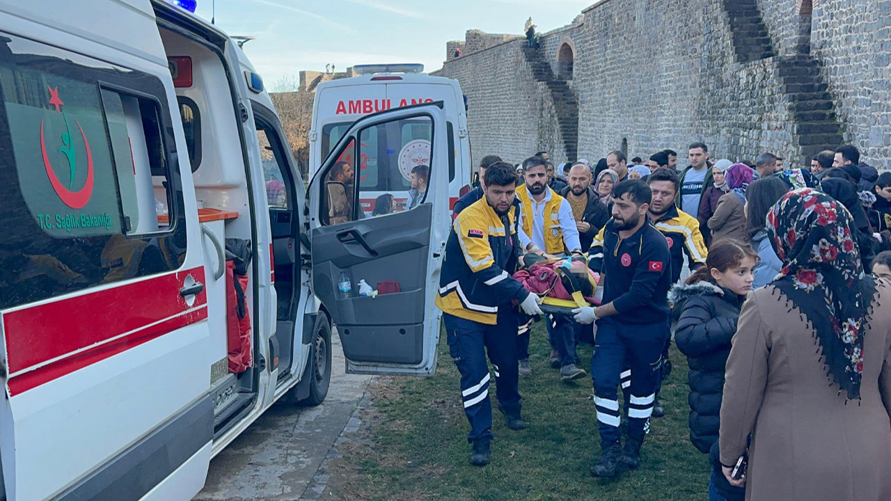Diyarbakır Surları'ndan düşen çocuk ağır yaralandı