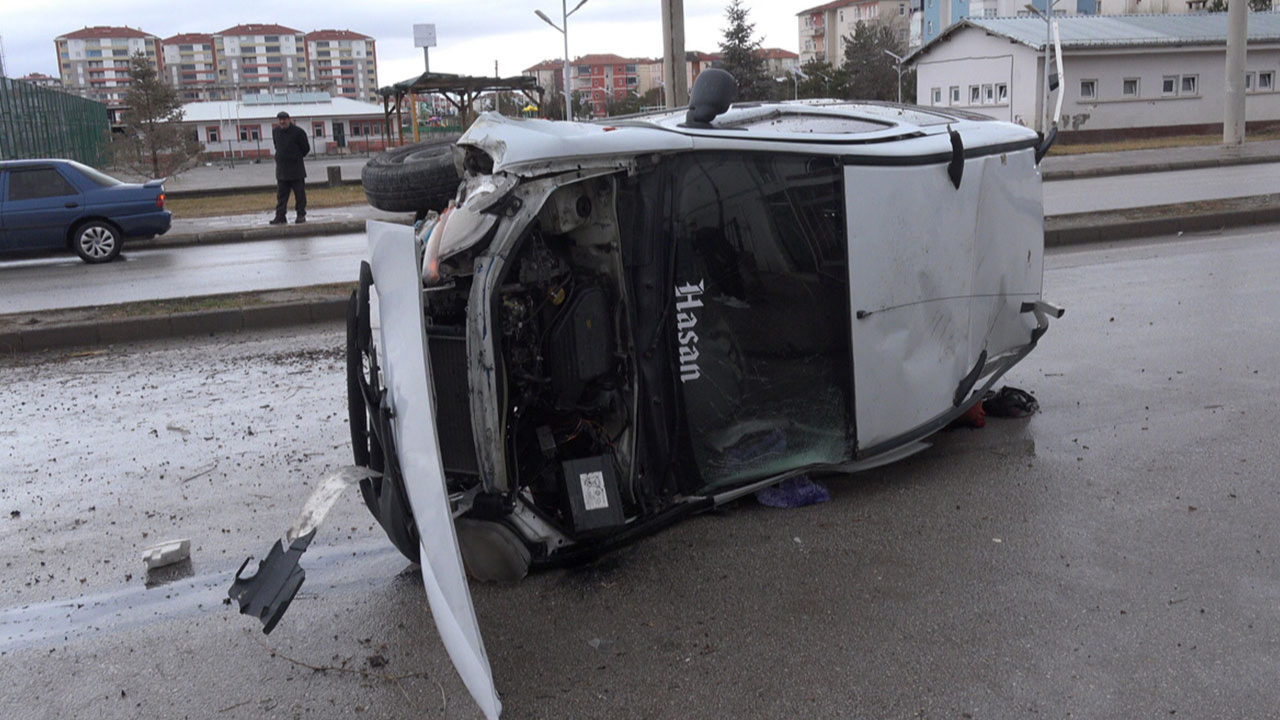 Sivas'taki trafik kazalarında 4 kişi yaralandı!