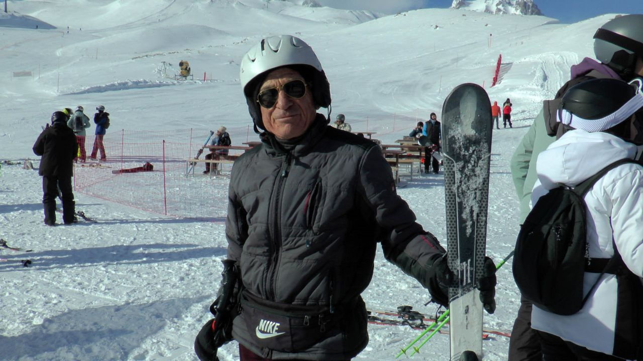80 yaşında kayak tutkusu: 10 yaşında başladığı kayağı 70 yıldır bırakmıyor!